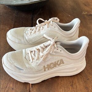 Hoka women’s Bondi 9 size 9